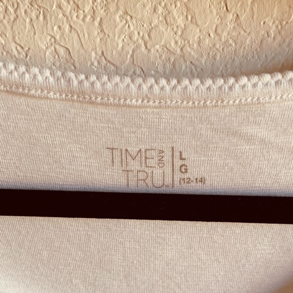 Classic Timeless White Tee Size Large - Picture 5 of 5